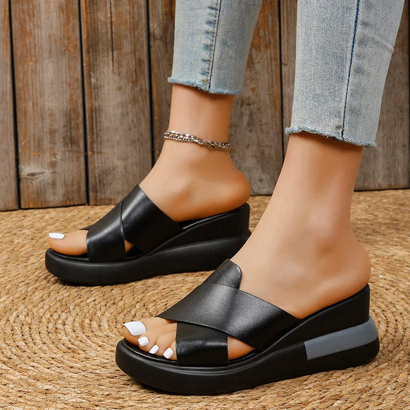 2024 Women Sandals and Wedges Slippers Summer Thicksoled Platform Fashion Highheeled Sheos 250906