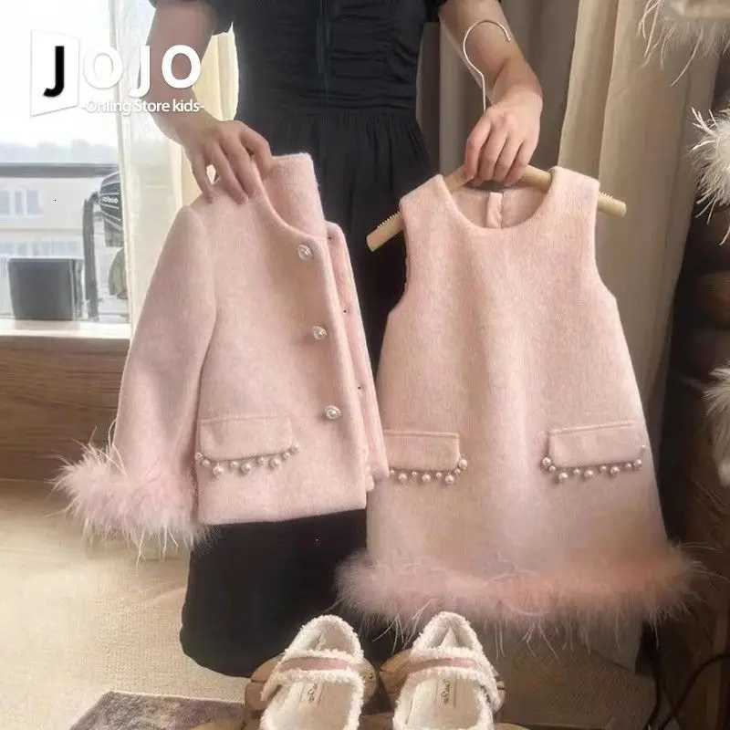 Girls Small Fugrant Robe Set 2025 Automne et hiver Nouvel Childrens Noël et nouvelle année avec une petite jupe de gilet x250906