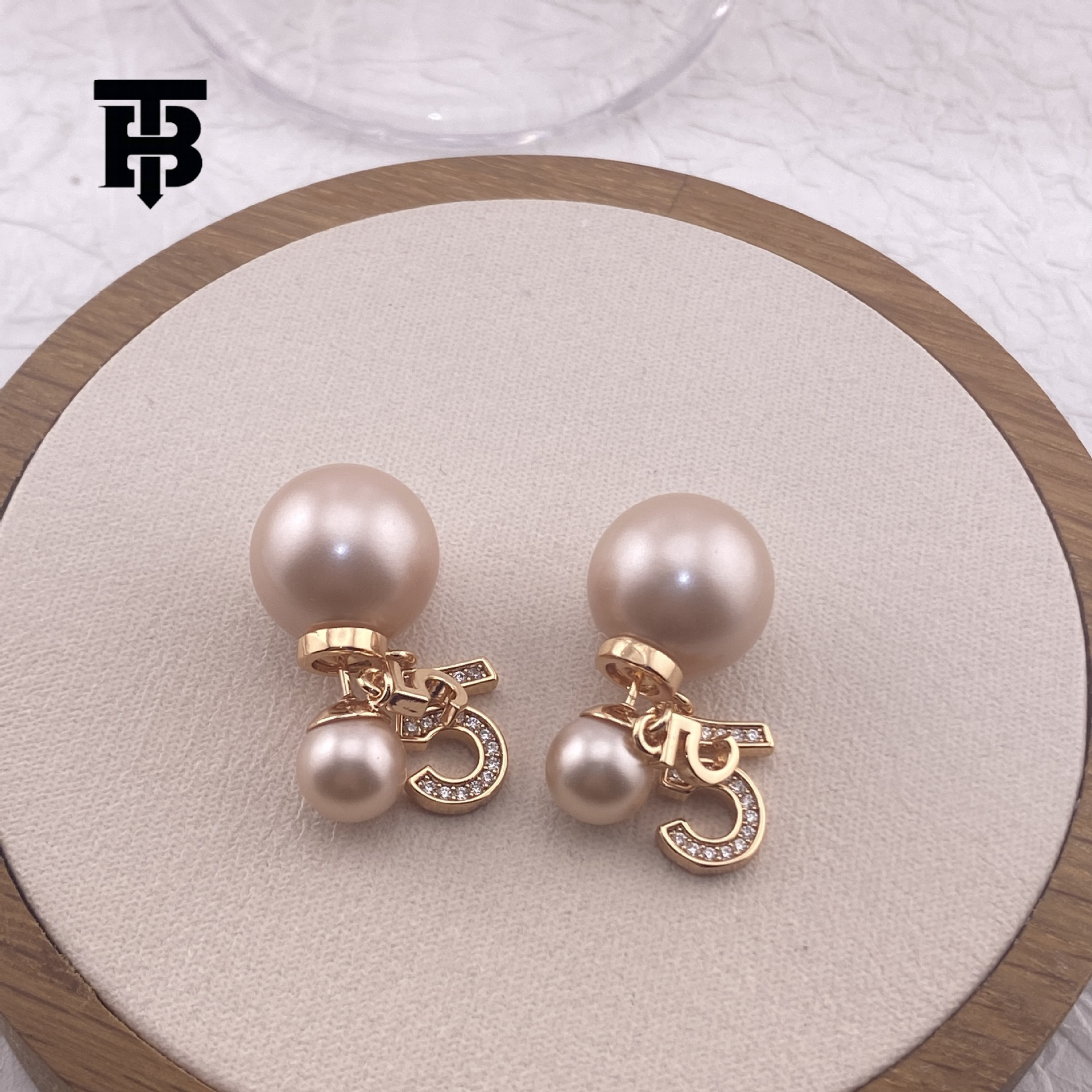 TB BHULAMTE Double Face Perle Boucles D'oreilles À La Mode Créateur De Niche Unique Diamant Clouté Chiffre Romain Pendentif Décoration Bijoux De
