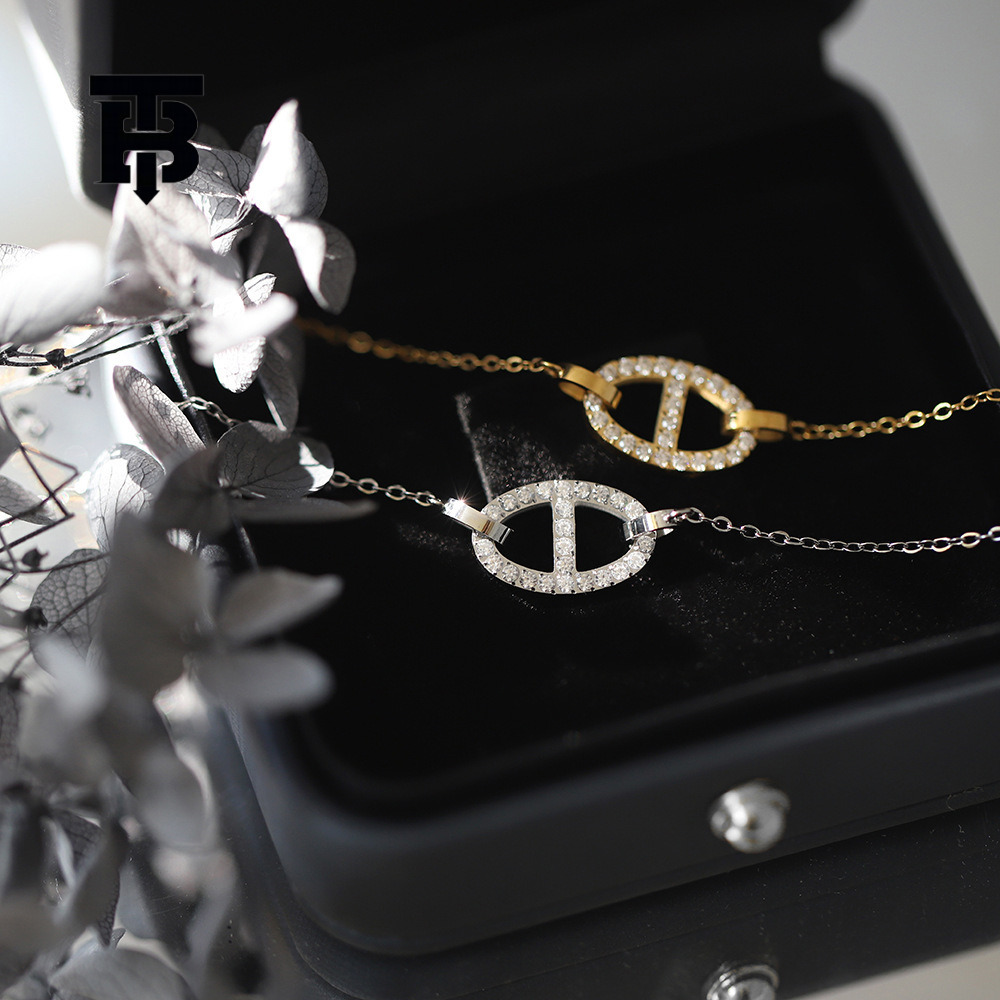 TB BHULAMTE Simple Elegant Circular Pig Nose Necklace Woman's Luxury Diamond Designer Inlaid Collarbone Chain Classic Titanium Steel Accessory