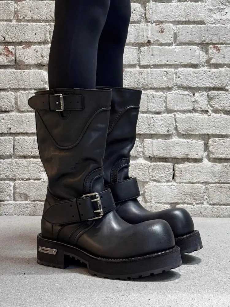 Muffin Martin foncé belle tête 2025 nouveau rétro grande tête outillage femmes talons hauts bottes de chevalier W250909