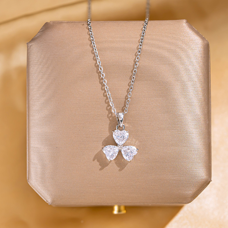 Dainty Adjustable Pendant Necklace Korean Style Hearts Three open photo locket pendant Leaf Clover Necklace For Women Simple High End Versatile Zirc