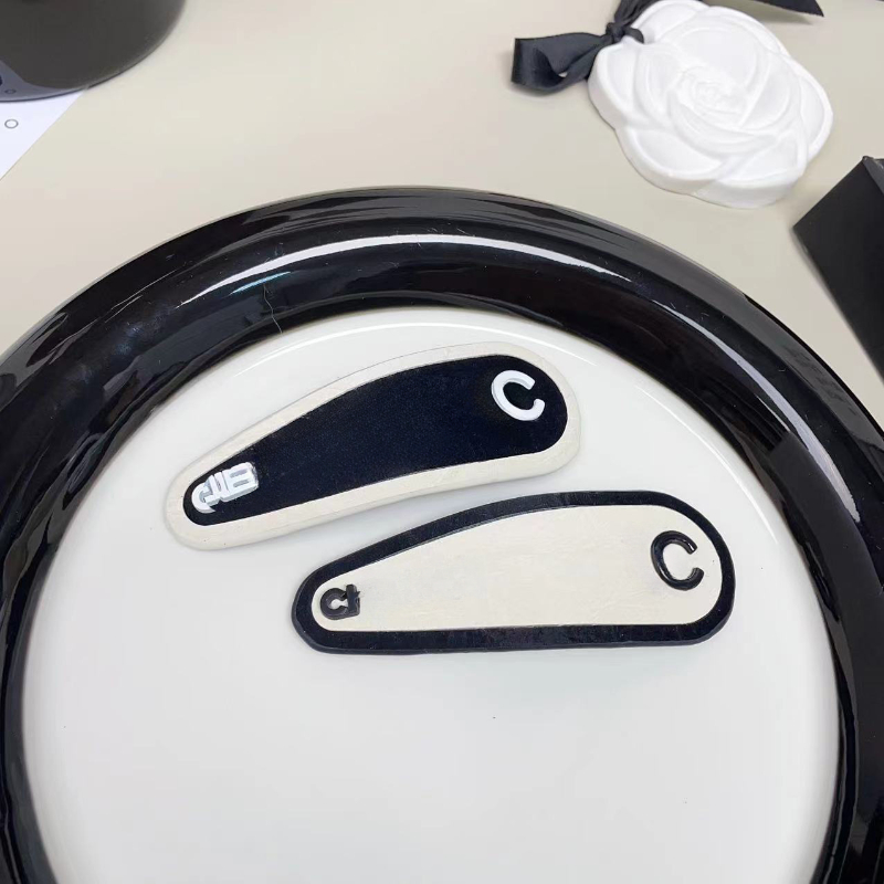 Designer Simple Hairpins Letter Hair Clips for Women Girls Leather Letter Hairpins Diamond Brand Hairpins Bangs Hairpins Hair Accessories-image-1074508145