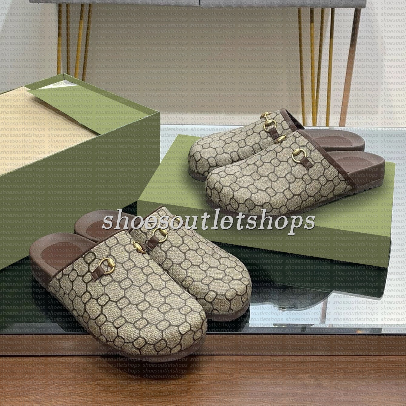 Designers Clogs Luxury Slippers Slide Mules Femme Flies Flip Flops Rubber Platform Hollow Sandals Flip Flops Siclages Belle chaussures de plage e