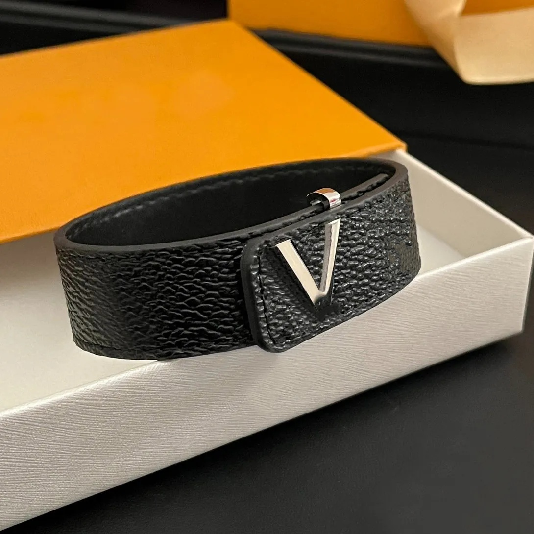 2025Designer men's leather black matching women's birthday gift bracelet jewelry for Christmas fashionable style gift hand chain 9D53