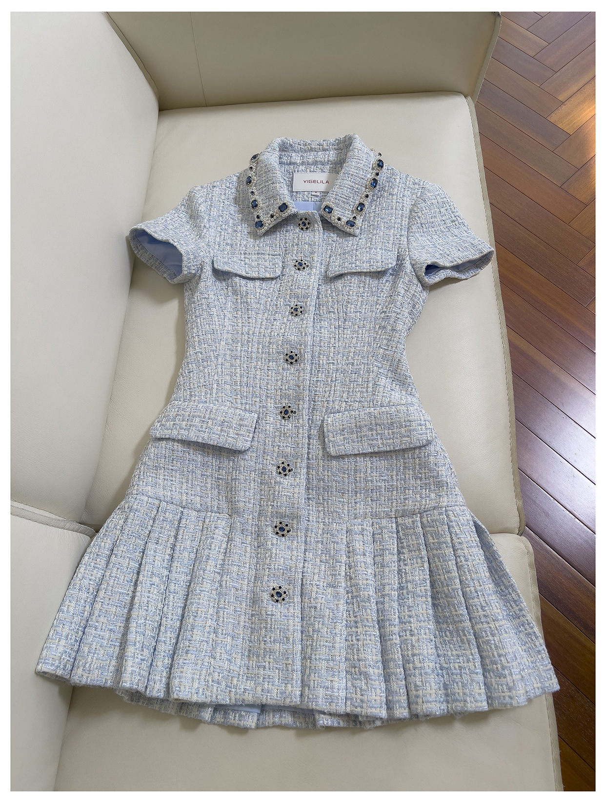 2025 Automne Sky Bleu Couleur solide Robe en tweed en tweed à manches courtes à manches courte couche plissée courtes robes décontractées j5S0993