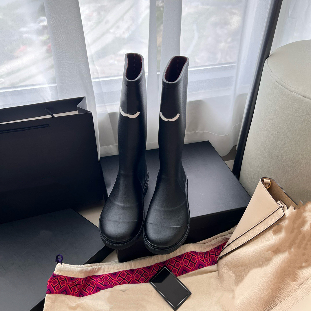 AAAA ss272 c***l Designer 2025 new vintage rain boots for women, mid-calf boots, round-toed knight boots, not over the knee thick heel boots