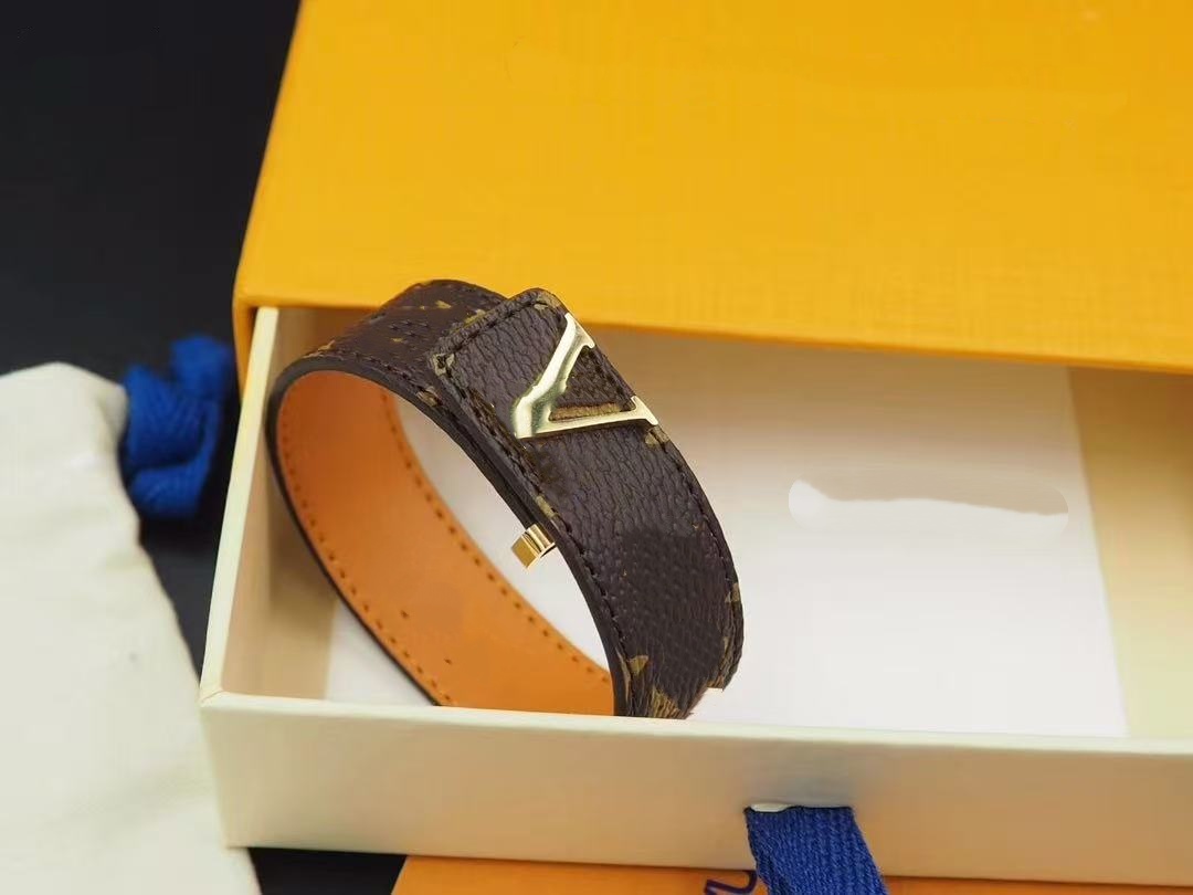 2025 With BOX Designer Flower Bracelet For Opening Women Bangles Elegant Fashion Brand Brown Leather Bracelets With Letters Heart Jewelry