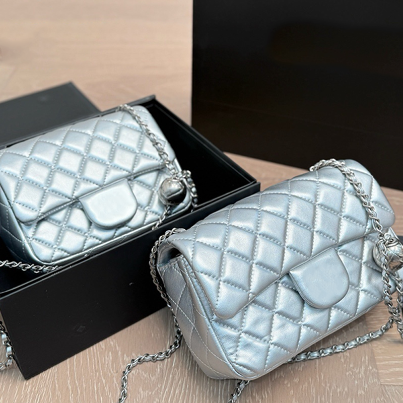 2026--Retro flip cover small square bag fashionable silver ball chain commuter bag classic diamond-patterned bag women's shoulder bag high-end