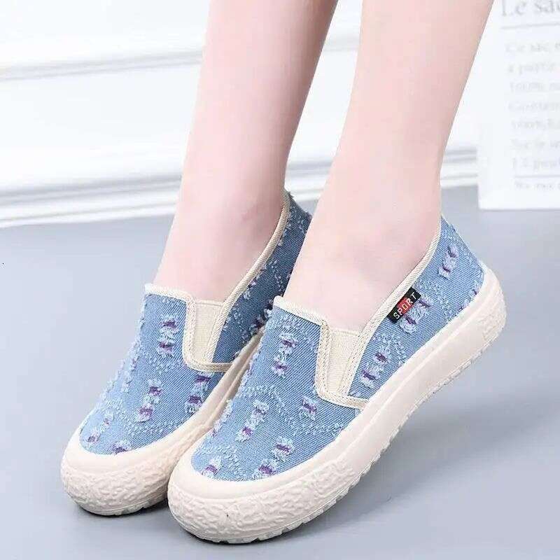 Women' s Slip On Sports Shoes Breathable Soft Bottom Can