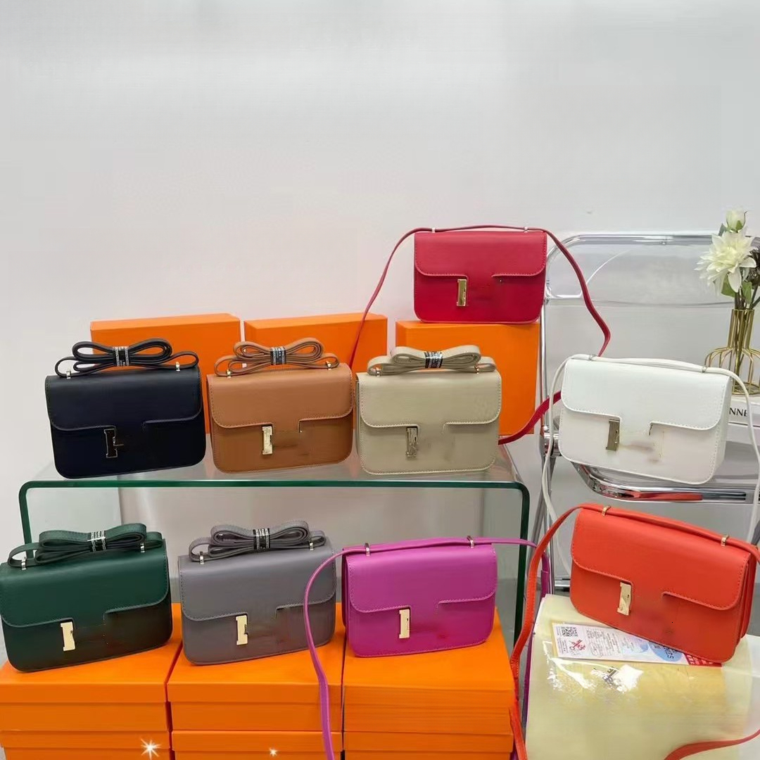 Luxury Designer Bag Retro Classic Solid Color Texture Small Square Bag Women Versatile Personalized Niche Design New 2026 Crossbody Bag