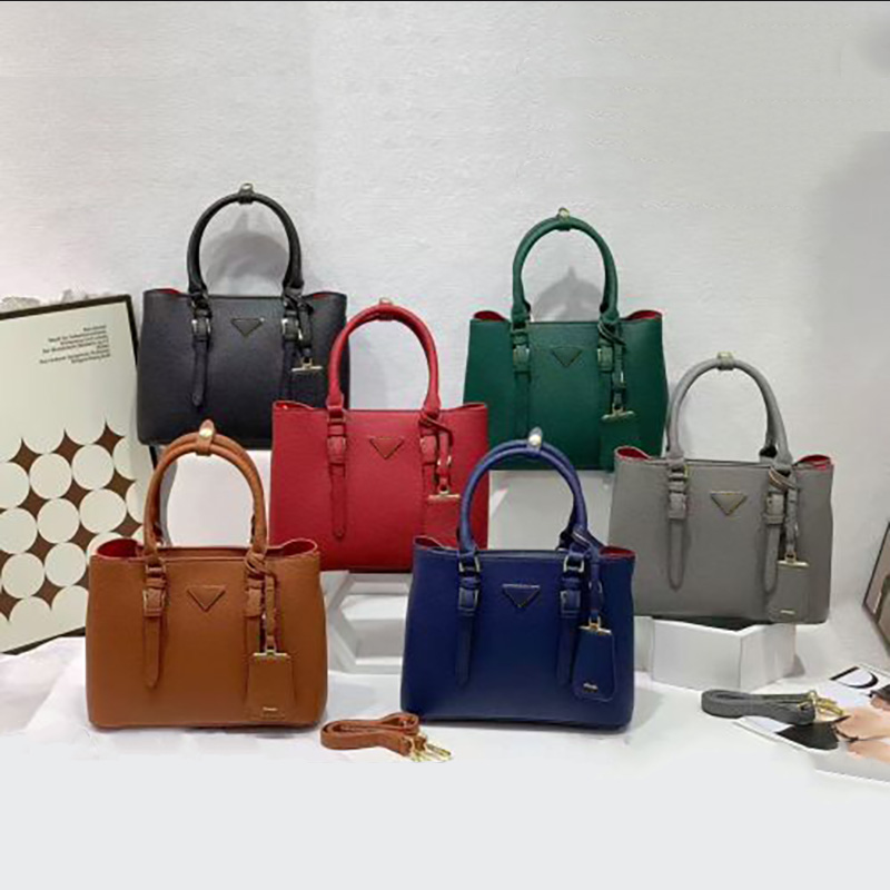 Tote Bag Designer Femmes Sacs à bandoulière Designer CL Femmes sac à main Nouveaux rivets Sacs en cuir Sense haut de gamme Elegant Crossbodybodba