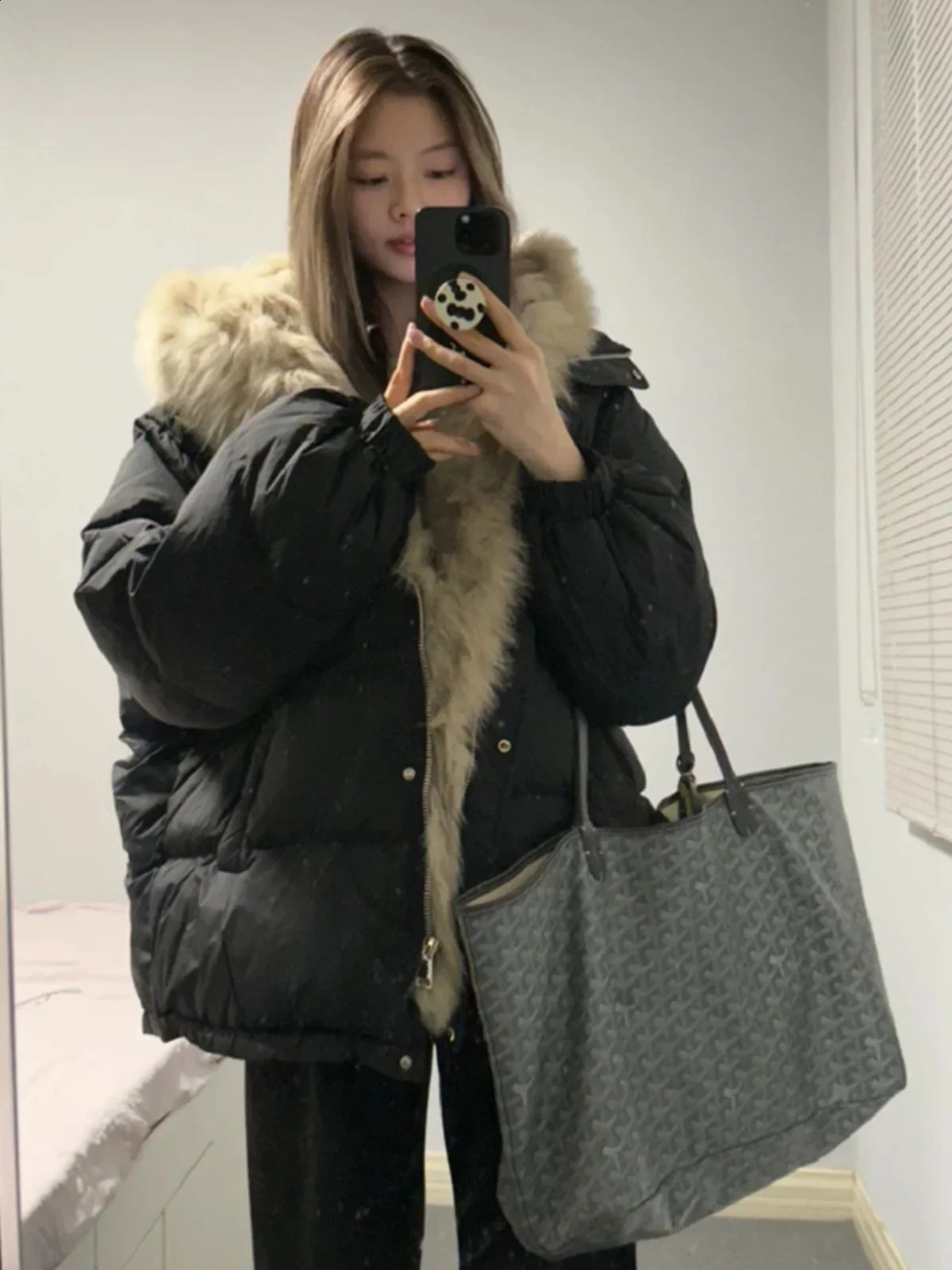 Korean Fashion Big Faux Fur Collar Down Jacket Women Winter Coat Temperament Versatile Thick Warm Fur Black Parkas Women Coat 250910BJ