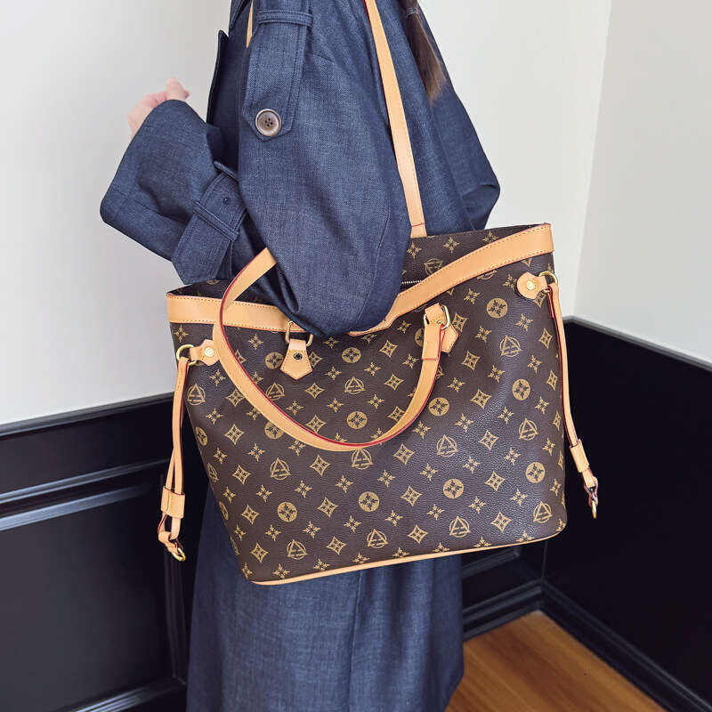 Designer Ladies' single shoulder bag Bag Large Capacity Shoulder Luxury Bags Underarm Versatile Elegant Vintage 2026 Designer Lady Tote Bag For