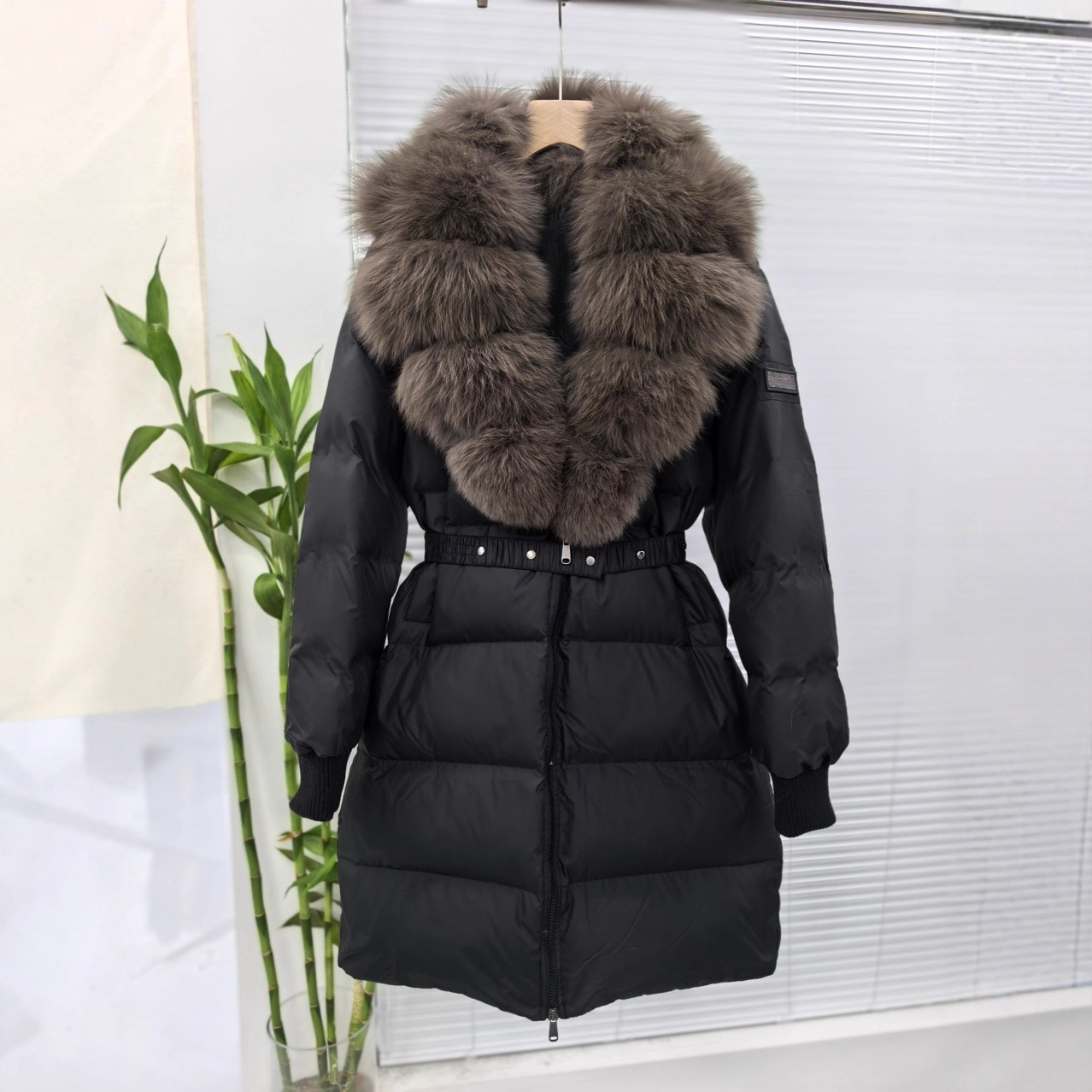 Womens Down Designer Winter BC Women Long Coat Fashionable Outdoor Parka Windbreaker Thickened Warm Top Casual Big Fur Collar Jacket Coats