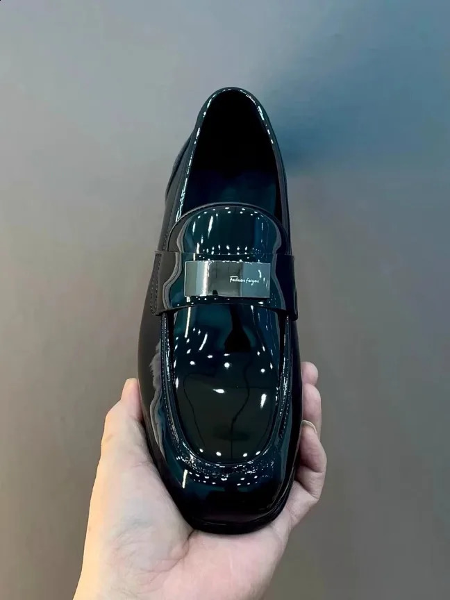 Spring and Autumn Mens Business Casual Leather Shoes Comfortable Leather Glossy Trend Fashion Mens Shoes 250916