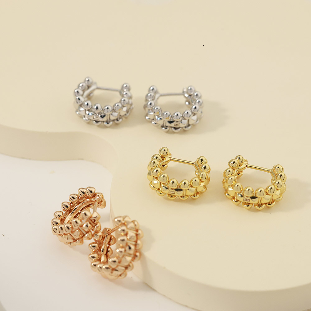 Boucles d'oreilles rivet classiques à la mode des boucles d'oreilles pour femmes accessoires de tempérament de charme sterling luxe new gift gift