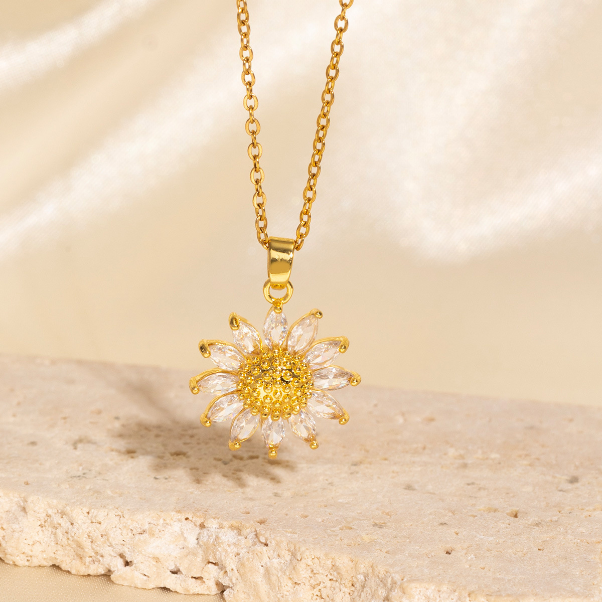 Collier pendentif fleur rose aux tons or avec accents de cristal délicat cadeau de bijoux féminins quotidiens pour cadeau de boutique d’accessoir