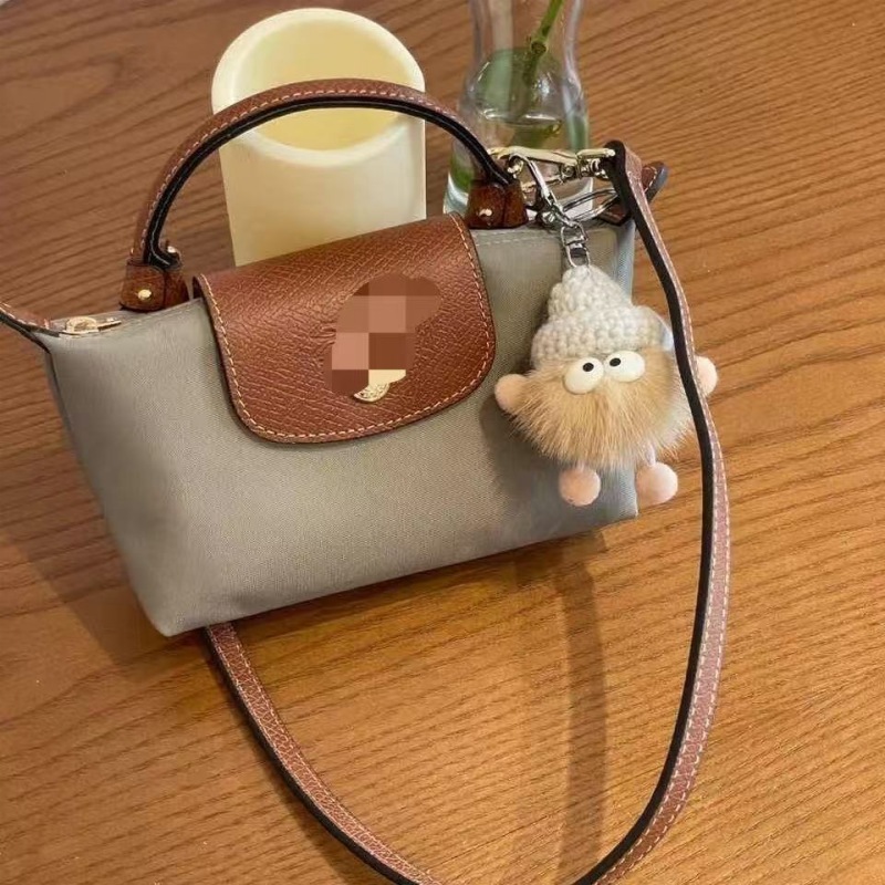 Designer's new mini makeup bag fashionable dumpling shaped handbag women's shoulder and crossbody commuting bags