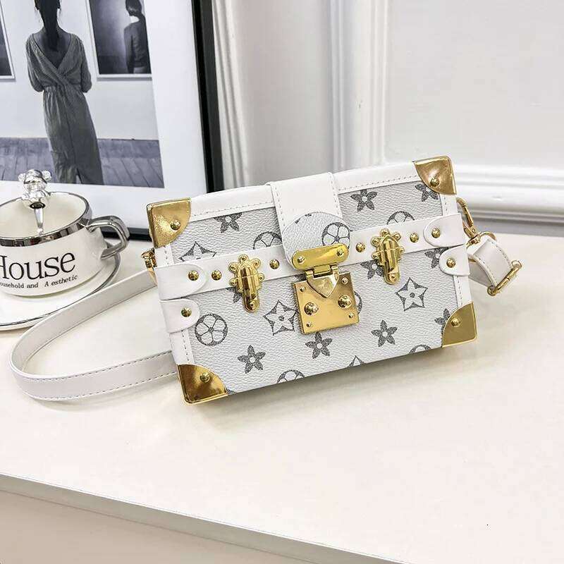 Designer Bags Fashion Rivet Ladies Shoulder Retro Girl Box European Printing Women's Bag Metal Piece Decoration PU Material Hot Selling