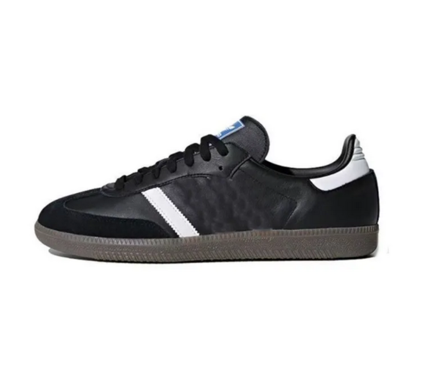 Designer trips Shoe Mens Womens Sneakers Navy Scarlet White Black Scarlet Gum Cardboard Silver Casual Shoes Outdoor Sports Trainers