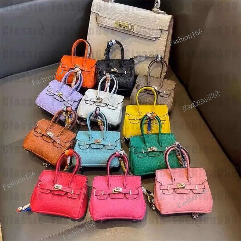 Fashion New Designer Key Buckle Bag Car Keychain Handmade Leather Man Woman Purse Bags Pendant Mini Keychains Accessories with box