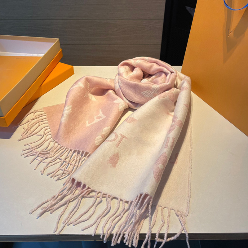 Écharpe de concepteur de luxe pour femmes alphabet élégant plus jolies centaines de femmes écharpe à center d'hiver chaud polyvalent