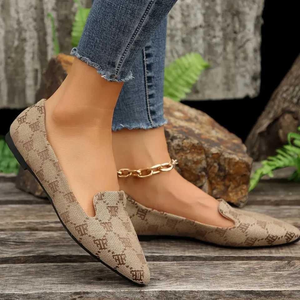 Spring and Autumn Fi New Solid Color Sexy Pointed Toe Shallow Mouth Womens Casual and Comfortable Flat Walking ShoesXJ250919