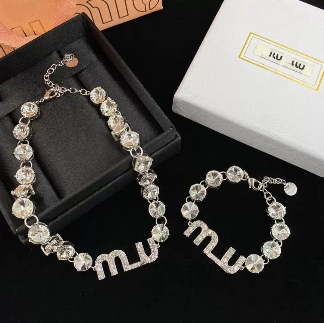Luxurious party wedding Jewelry designer necklace bracelet Set For charm Lady Shining crystal diamond necklaces M IU Elegant Woman hand chain sexy c