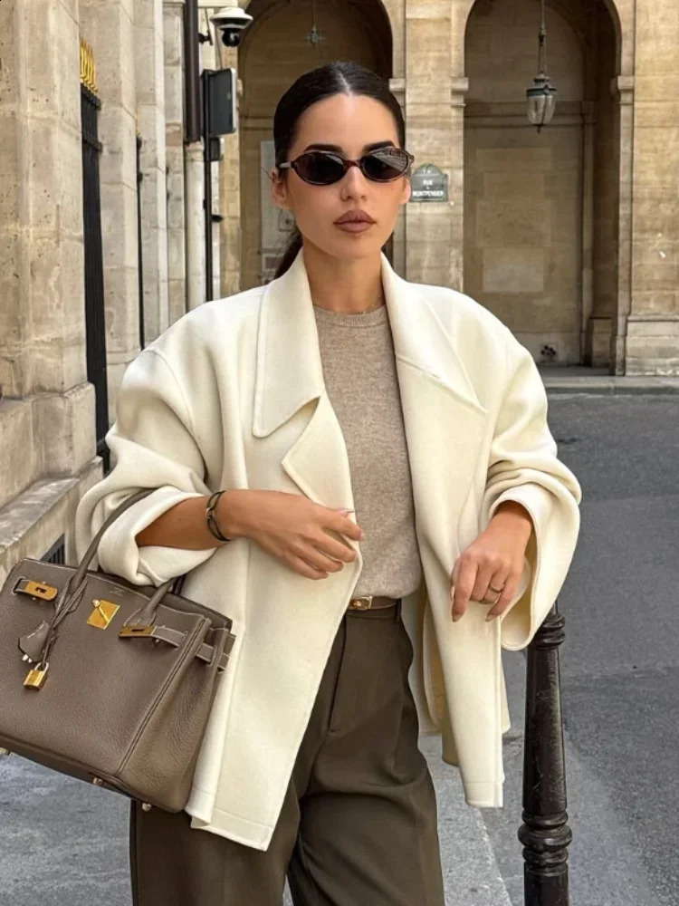 Femmes blanches en laine en laine lâche à manteau court revers à manches longues Veste cardigan veste 2025 Autumn Lady Street Daily Outwear 25091