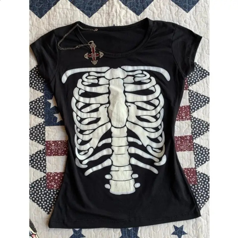 Skulls Punk T shirt Women Slim Gothic Street Vintage Black Short Tops Dark Crop Top Femme T Shirts Sexy Y2k Clothing 2000s Tees 250918