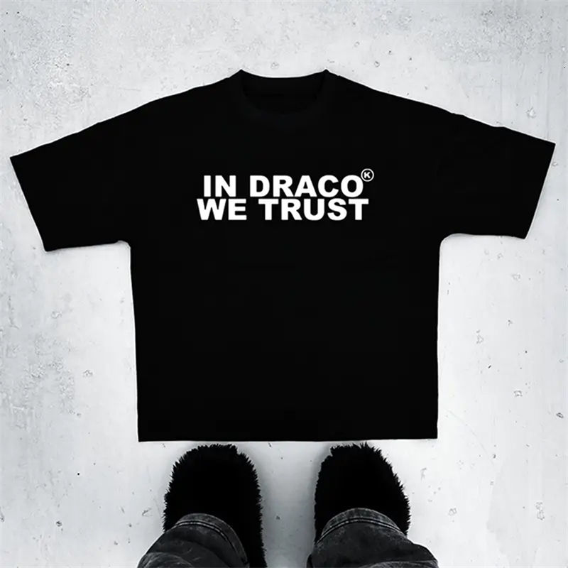 Vintage In Draco We Trust Graphic Print Casual Short Sleeve Mens TShirt Summer Youth Street Trend Style Personalized Unisex Tee 250918