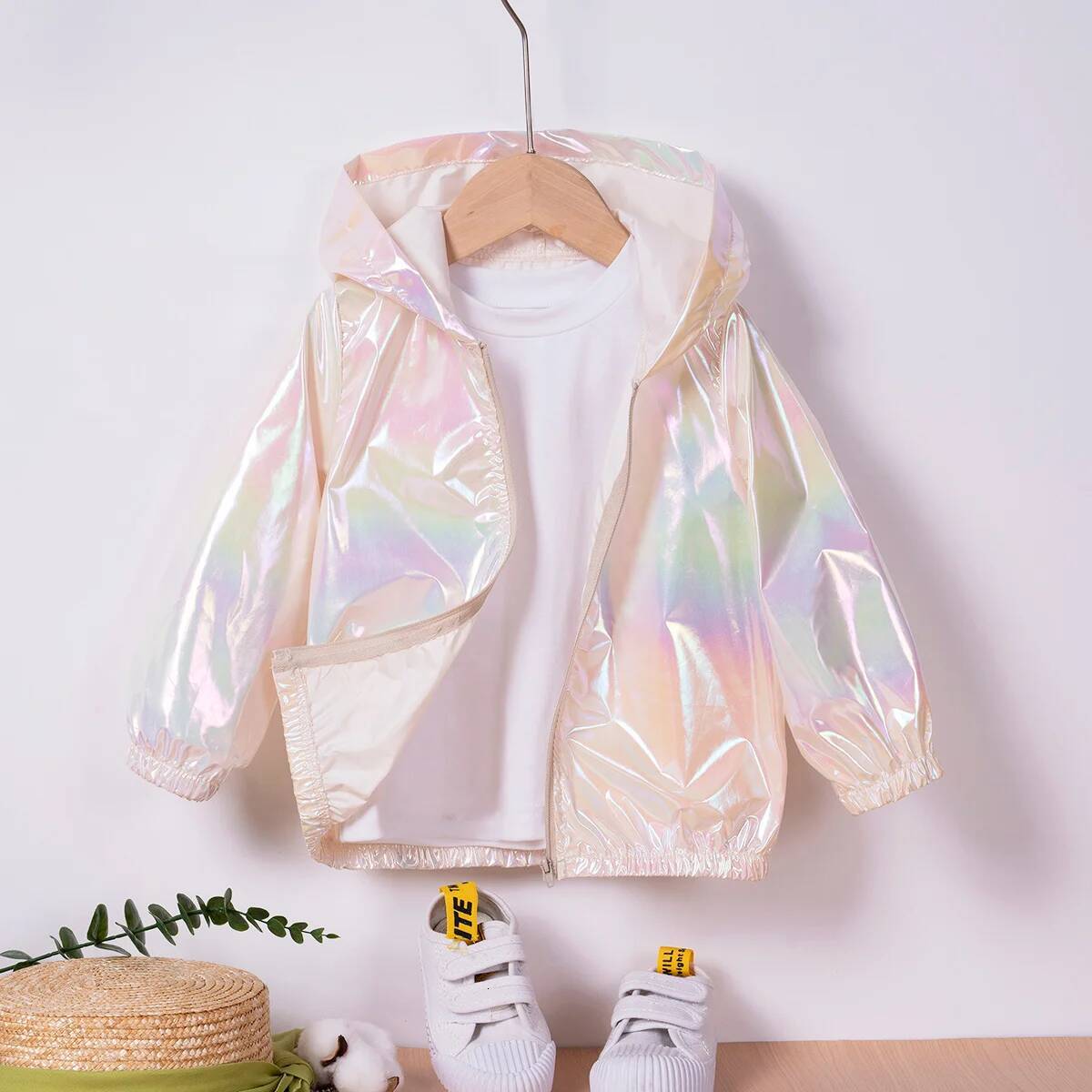 2024 Vêtements pour enfants Girls Couleur de perle Section à capuche Printemps et automne Nouvelle Zipper Fashion Trend Ligne