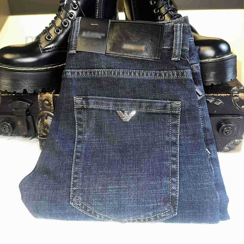 Designer en jeans masculin nouveau gaspillage de style européen haut de gamme coulé quatre saisons slim stret stret rétro petit pantalon long dro