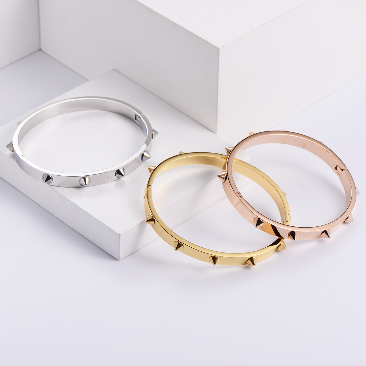Designer Golden Bracelet Titanium Steel Men Women Rivet Bangle 18K Gold Plated Punk Hiphop jewelry Rivet Design wholesales drop ship