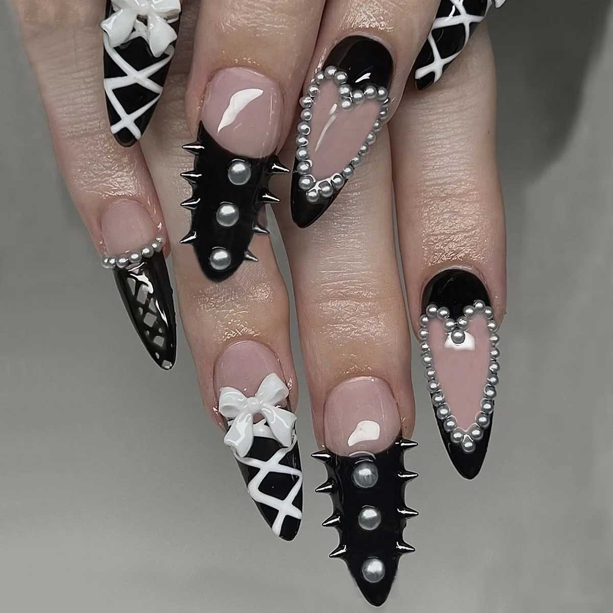 Black Cool Fake Nails Halloween Bat Press on Nails Almond Decorated Nail Tips Rivet Bow False Nails 24pcs Reusable Acrylic Nails W250919
