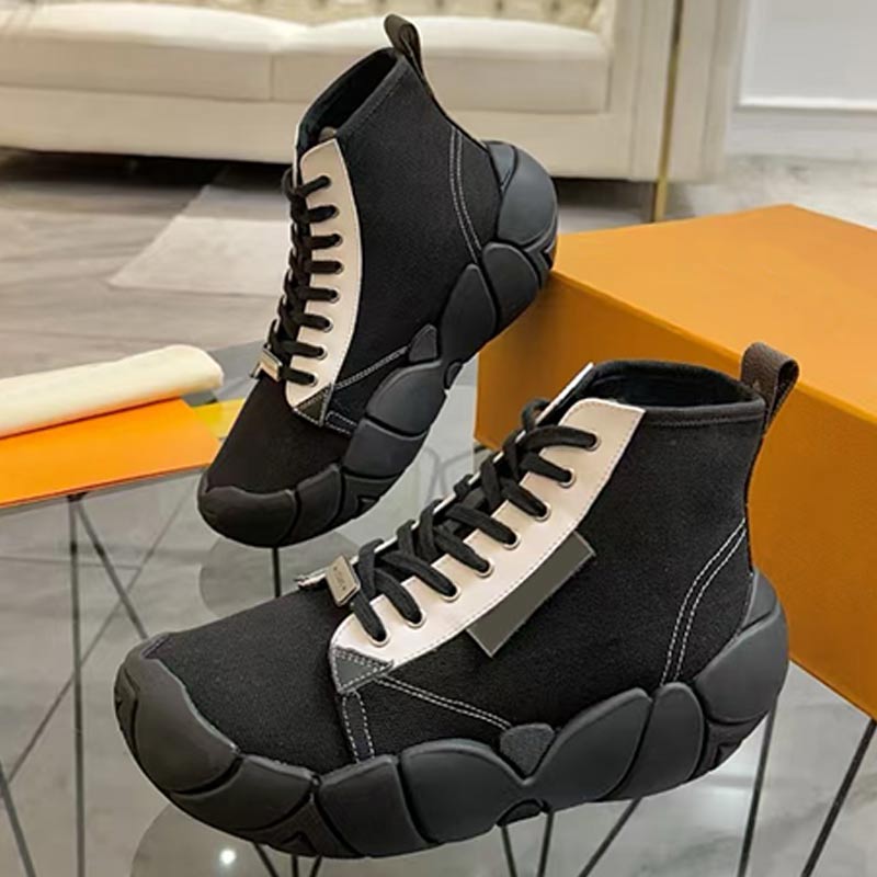 Designer Women Bubble Boot Boot marque Womens High Top Sports Chaussures Black Canvas Upper Rubber Outfre Sole 2025 Automne / Hiver Fashion Show