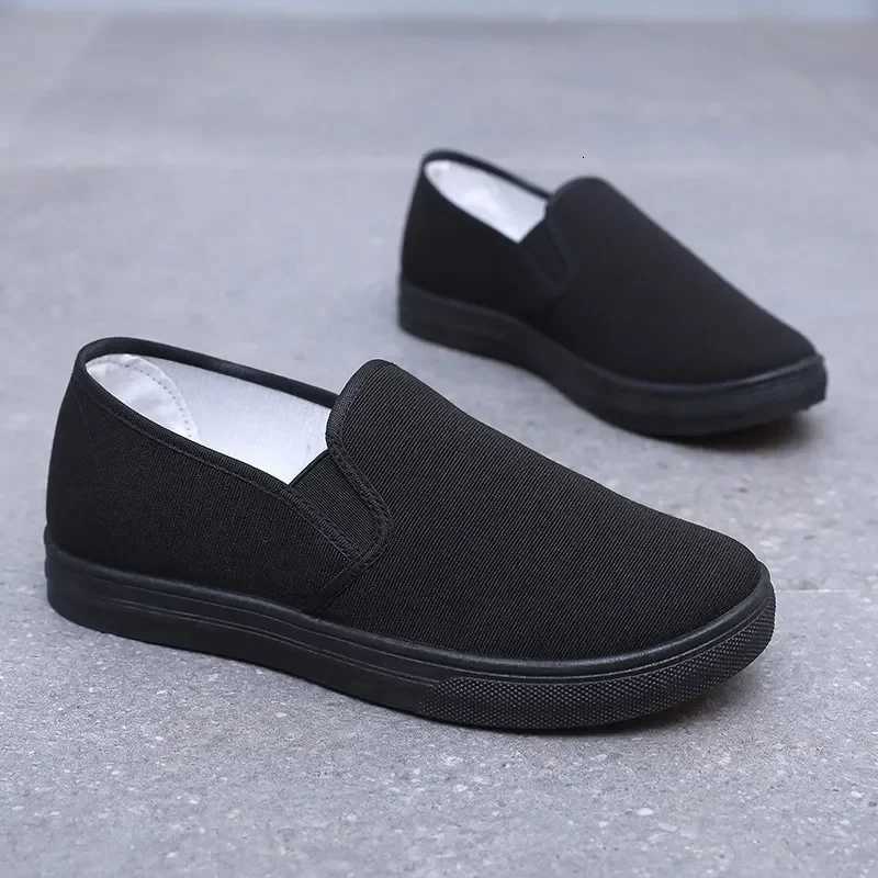 Femmes Fi plus taille anti-décugeuse Chaussures en toile étudiante Étudiant Spring Summer White Slip Shoes Zapatos de Mujer A141XJ250919
