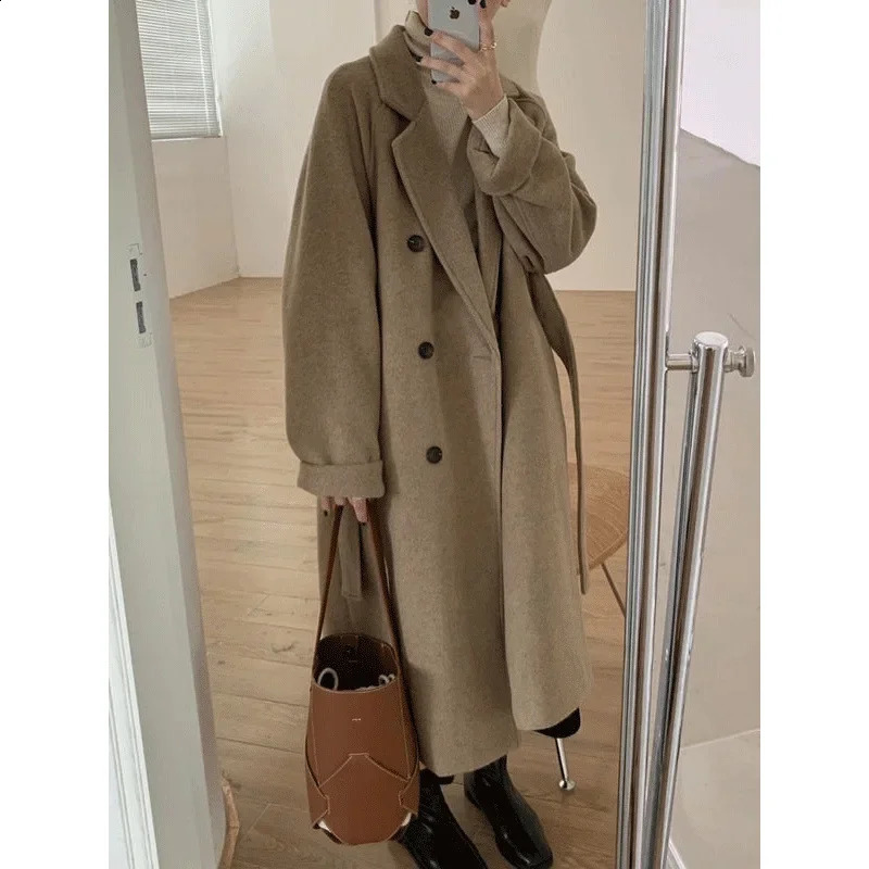 Womens Woolen Coat Of The Season MidLength Autumn Winter Thickened Loose Fit Hepburn Style Small Size Elegant Outerwe 250919