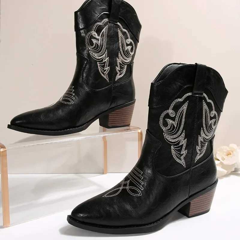 Femme à printemps et à l'automne Nouveau bout pointu brodé à manches brodées talon carré de chevalier moyen de chevalier plus taille bottes occid