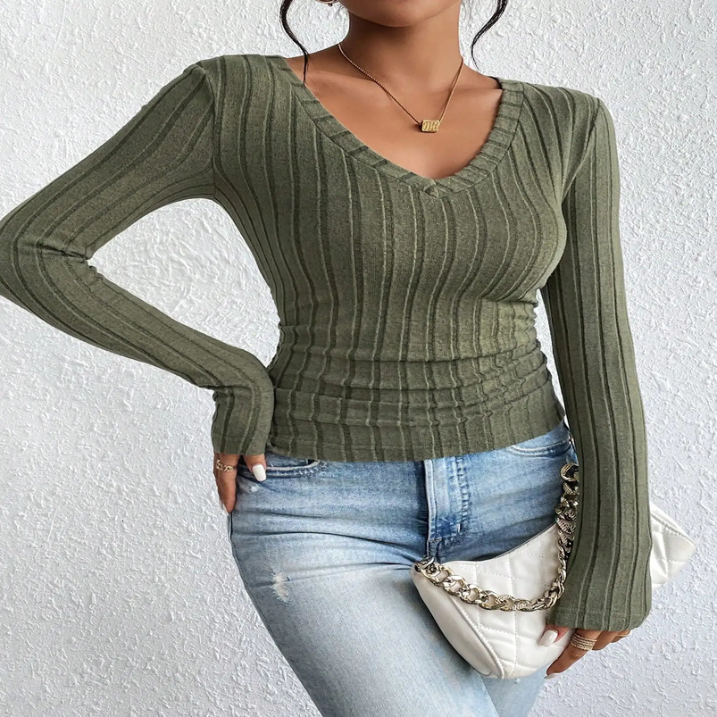 Vneck explosif de printemps et d'été avec des femmes pull mince tempérament simple de base simple manche en manches longues femme 250919