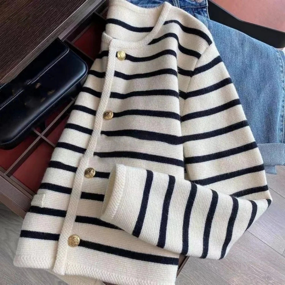 Élégant Cardigans en tricot à manches longues Mode Fashion Femmes Single Breasted Coréen Pulls Oneck Tops Automne Tops Cardigan 250919