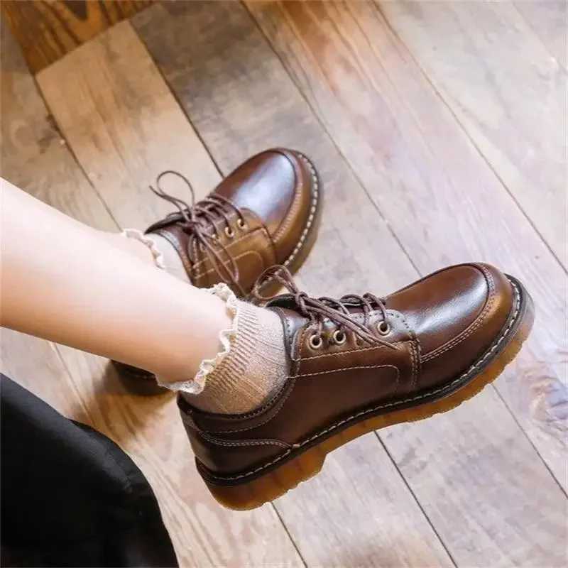 Chaussure simple en cuir pour femmes Nouveau lacet avec jupe mary jane chaussures chaussures femmes chaussures de luxe concepteur chaussuresxj250