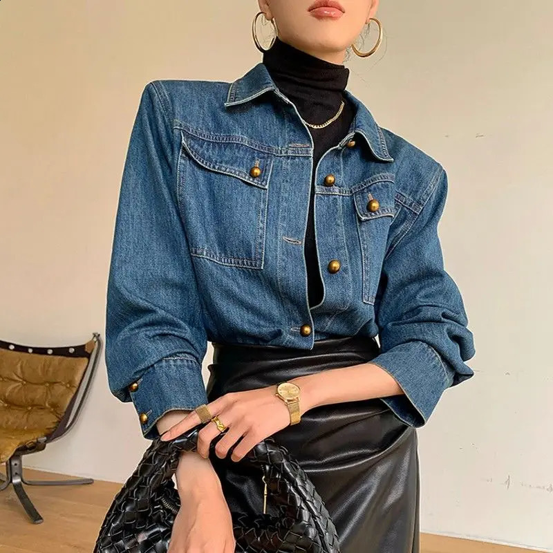 Womens Long Sleeved Denim Shirt Autumn Retro Style Single Breasted Top Female Solid Color Outerwear Thin Coat 250919