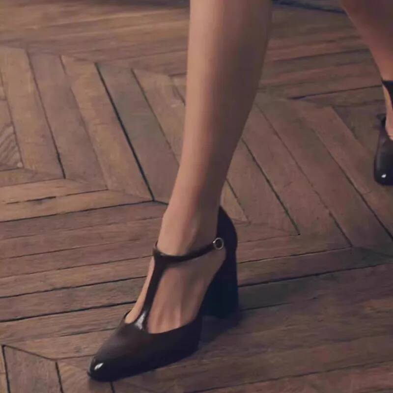 Talons hauts grandes taille sandales d'été sandales en t-coule talon
