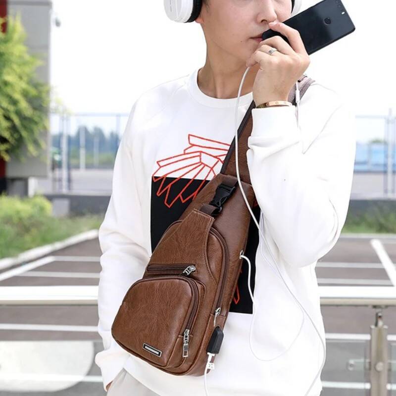 USB Men pour hommes portables rechargeables décontractés crossbody extérieur sport PU poitrine de poitrine Sac à bandoulière Sac à la taille des