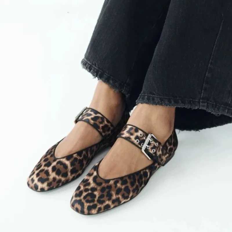 2025 Shoes Women Flats Shallow Mouth Autumn Pointed Toe Loafers Ballerinas New Fall Leopard Dress Shoes Zapatos De MujerXJ250919