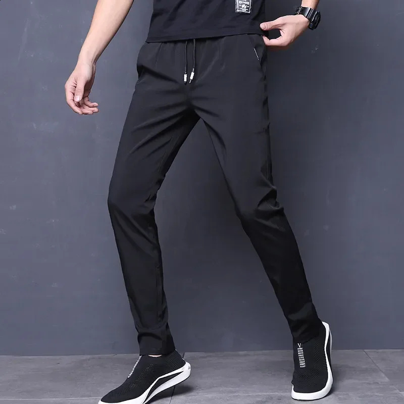 MRMT 2025 pantalon pour hommes vêtements décontractés pantalon ultrathin pour mâle lâche et serré des hommes pantalon 250919