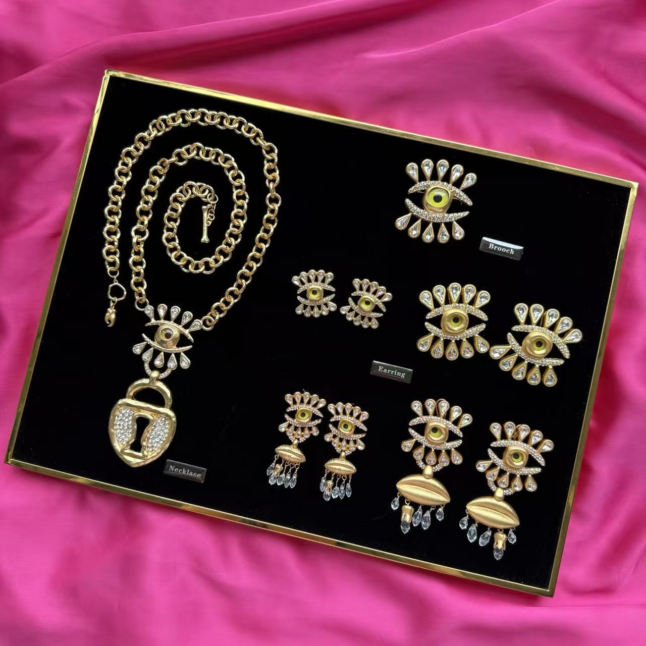La nouvelle serrure en or à la mode de Schiaparelli sertie de diamants, collier, boucles d'oreilles, personnalité classique, tendance de la mode,