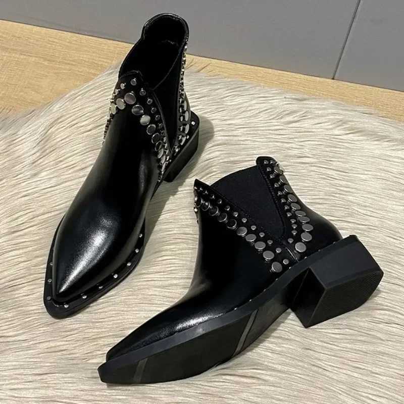 2025New Womens Ankle Boots Sexy Pointed Toe Punk Style Rivetdecorated Womens Knight Boots Winter Warm and Fashion Short Boots W250919